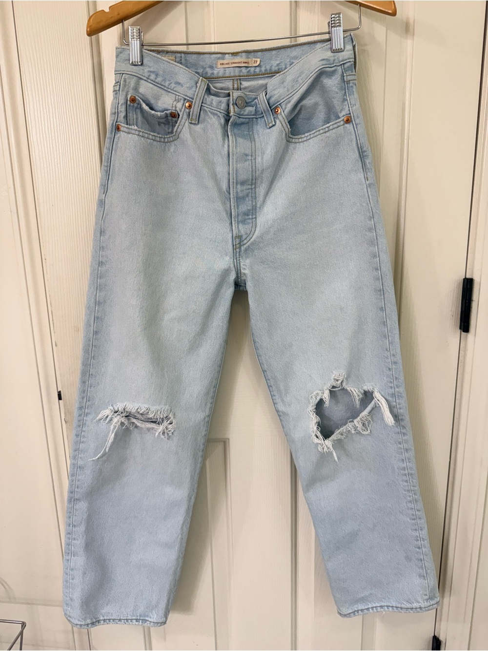 Levi’s Light Blue Distressed Women’s Ribcage Straight Ankle Jeans